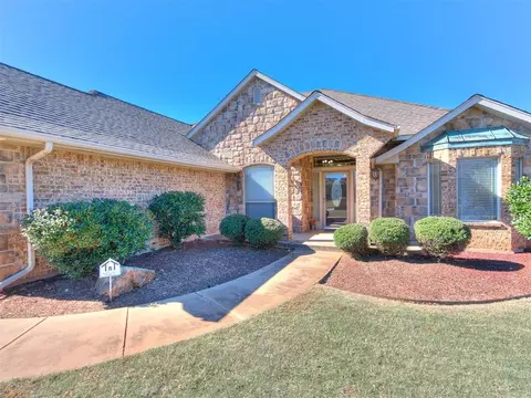 705 Kelsi Dr, Moore, OK 73160