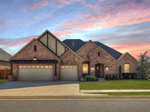 3032 Trailhead Dr, Edmond, OK 73034