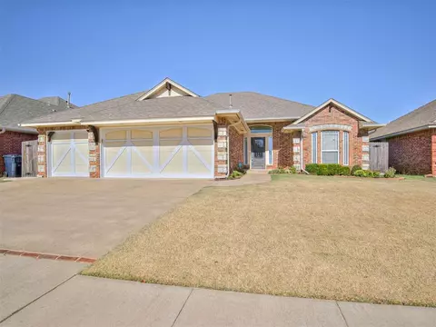 2421 NW 152nd St, Edmond, OK 73013