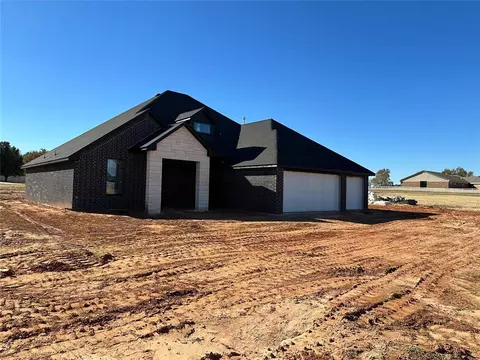 2604 E Cloud Nine Cir, Weatherford, OK 73096
