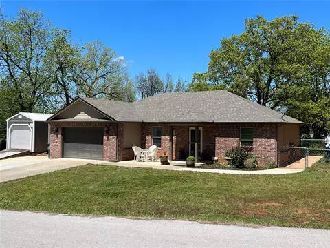 407 E Carlos Ave, Bristow, OK 74010