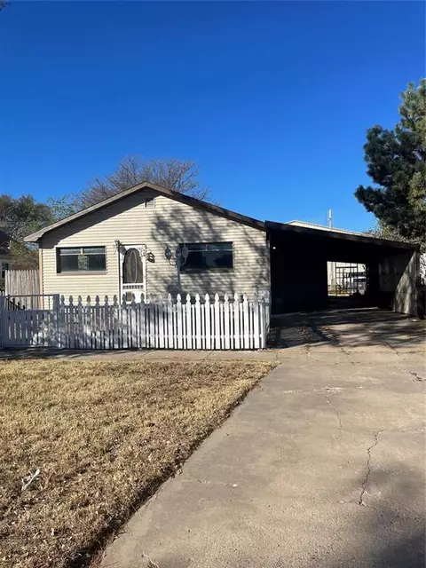 1004 N Crumley St, Guymon, OK 73942