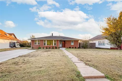 209 N Clark Ave, Hinton, OK 73047