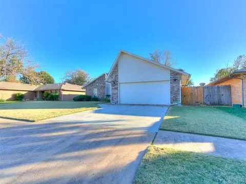 1344 NW 7th Pl, Moore, OK 73170