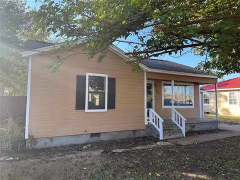 1024 E Pecan St, Altus, OK 73521