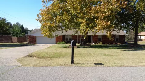 1135 Mockingbird Cir, Choctaw, OK 73020