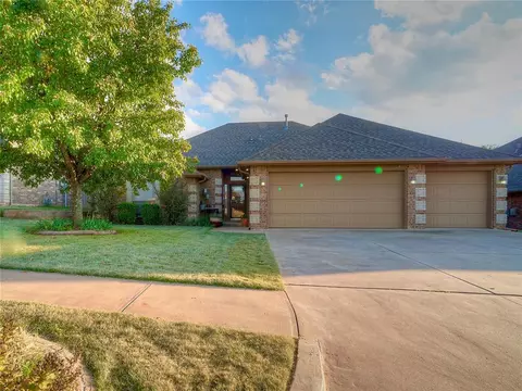 3224 SE 33rd St, Moore, OK 73165