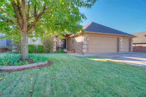 3224 SE 33rd St, Moore, OK 73165 photo 2