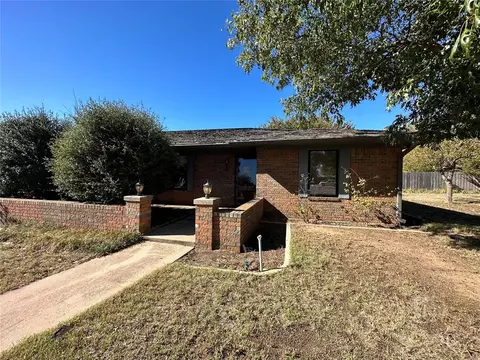 11 Constitution Ave, Altus, OK 73521