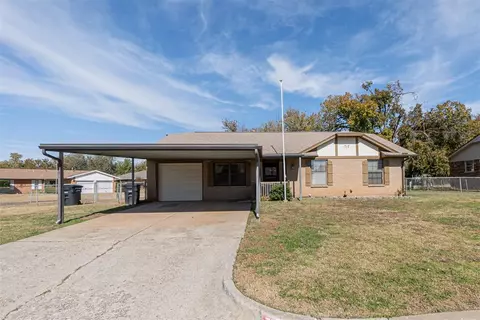 717 NW 17th St, Moore, OK 73160