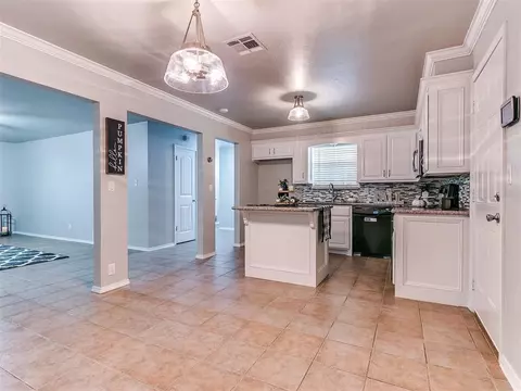 1004 Winnipeg Dr, Yukon, OK 73099