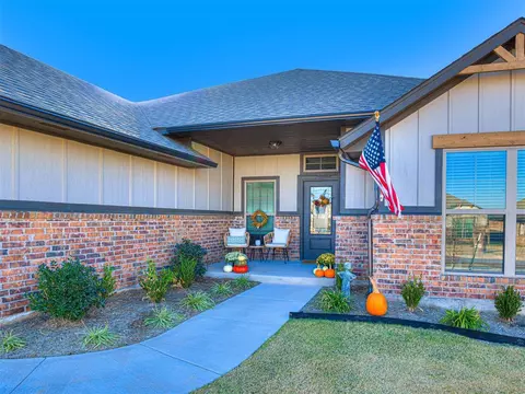 9129 Anaum Ln, Yukon, OK 73099