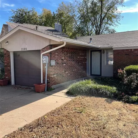 1104 Swan Lake Rd, Edmond, OK 73003