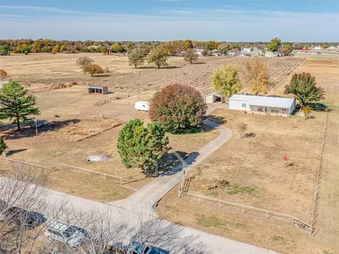 7051 N Sun Country Rd, Lexington, OK 73051