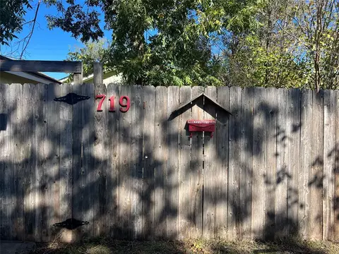 719 E Pecan St, Altus, OK 73521 photo 2