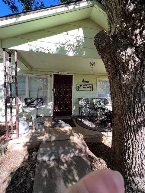 719 E Pecan St, Altus, OK 73521 photo 6