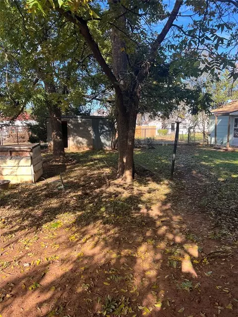 719 E Pecan St, Altus, OK 73521 photo 11