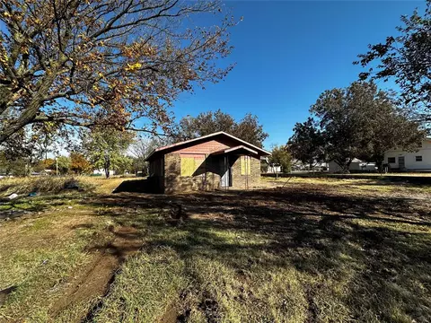 308 E Greenlee St, Cushing, OK 74023 photo 2