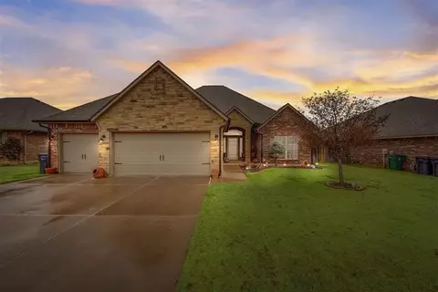 11213 NW 7th St, Yukon, OK 73099