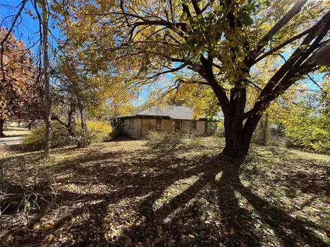 305 E 10th St, Paden, OK 74860
