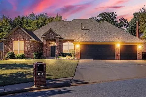 1013 Fox Hill Dr, Edmond, OK 73034
