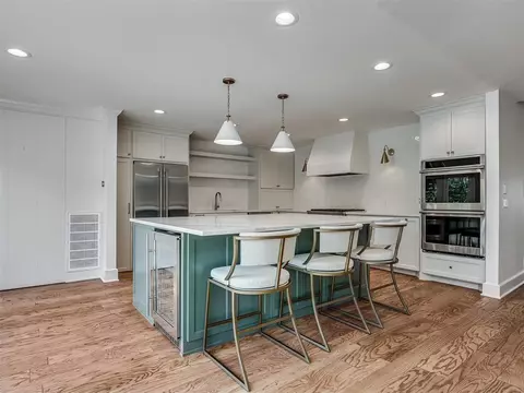 1814 Huntington Ave, Nichols Hills, OK 73116