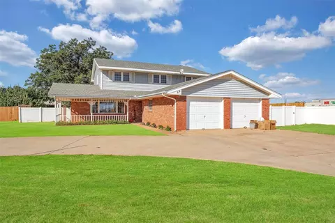 29 Independence Dr, Elk City, OK 73644