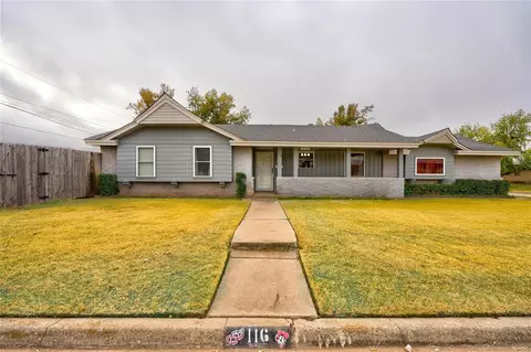 116 Meadowbrook Dr, Moore, OK 73160