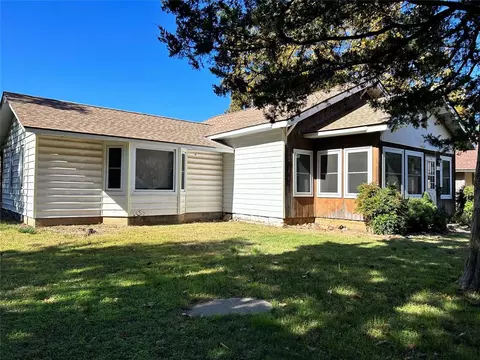 606 N Carr Ave, Wynnewood, OK 73098
