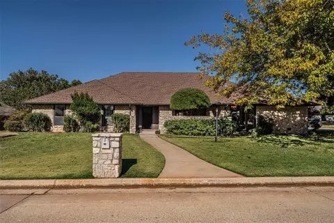 801 Gleneagles Dr, Edmond, OK 73013