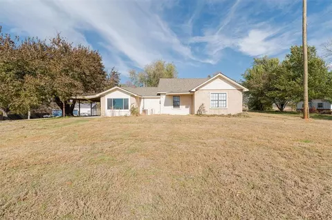 7400 Lakewood Dr, Mustang, OK 73064