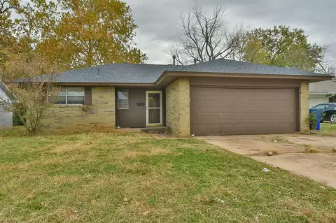 2111 Elmhurst Dr, Norman, OK 73071