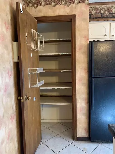 207 E Albertoney Ave, Binger, OK 73009 photo 6