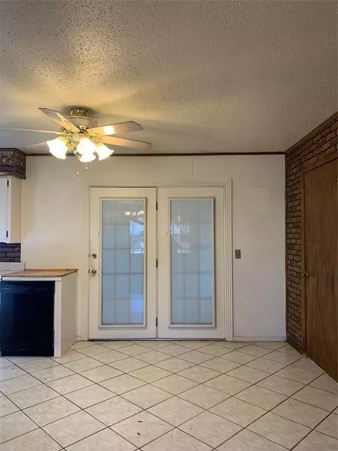 207 E Albertoney Ave, Binger, OK 73009 photo 11