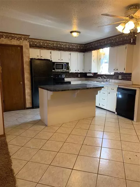 207 E Albertoney Ave, Binger, OK 73009 photo 10