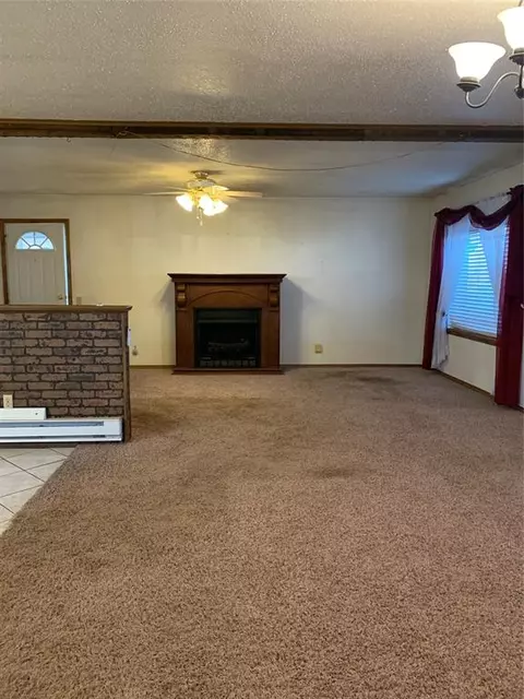 207 E Albertoney Ave, Binger, OK 73009 photo 12