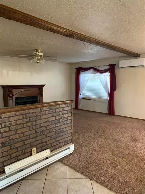 207 E Albertoney Ave, Binger, OK 73009 photo 29