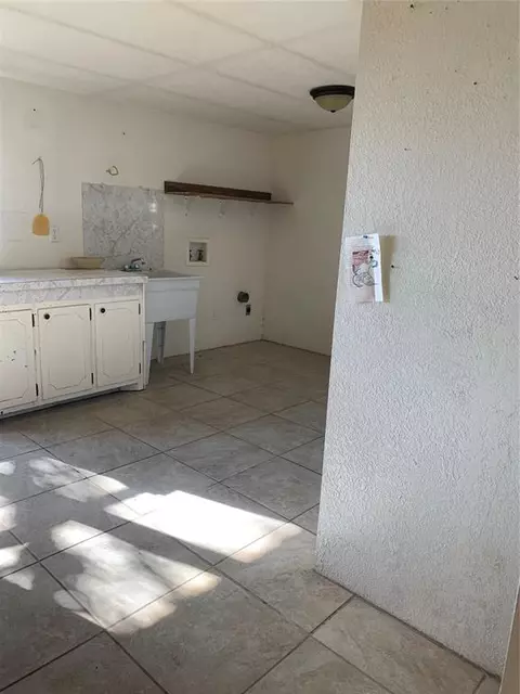 207 E Albertoney Ave, Binger, OK 73009 photo 8