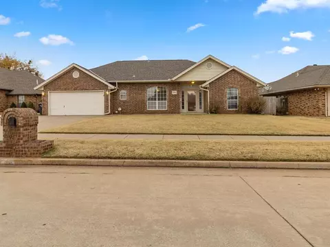 1813 E Main St, Moore, OK 73160
