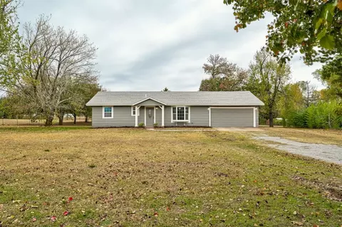 27829 Cottonwood Dr, Blanchard, OK 73010