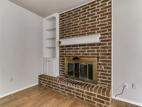 421 Brighton Dr, Edmond, OK 73003 photo 8