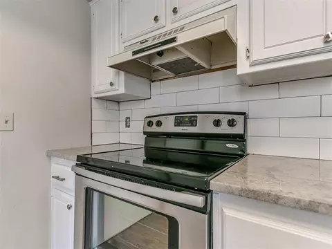 421 Brighton Dr, Edmond, OK 73003 photo 13
