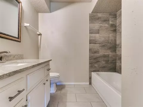 421 Brighton Dr, Edmond, OK 73003 photo 17