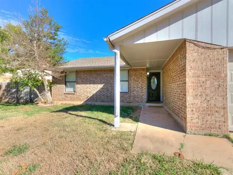 421 Brighton Dr, Edmond, OK 73003 photo 2