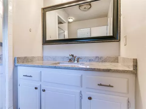 421 Brighton Dr, Edmond, OK 73003 photo 21