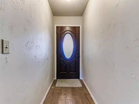 421 Brighton Dr, Edmond, OK 73003 photo 4