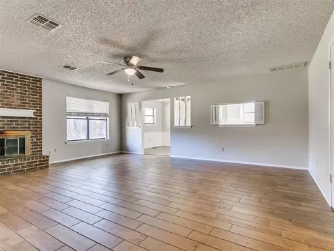 421 Brighton Dr, Edmond, OK 73003 photo 5
