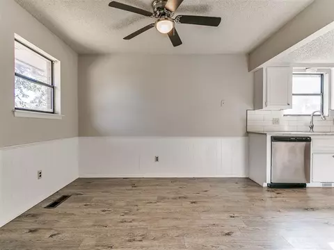 421 Brighton Dr, Edmond, OK 73003 photo 9