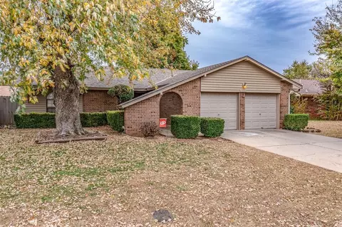 10316 Fairfax Ln, Yukon, OK 73099