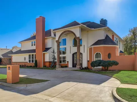 8216 Brownsville Ln, Bethany, OK 73008